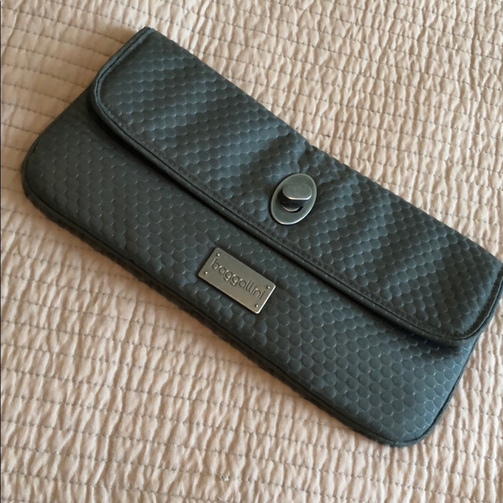 Gray Canvas Baggallini Clutch